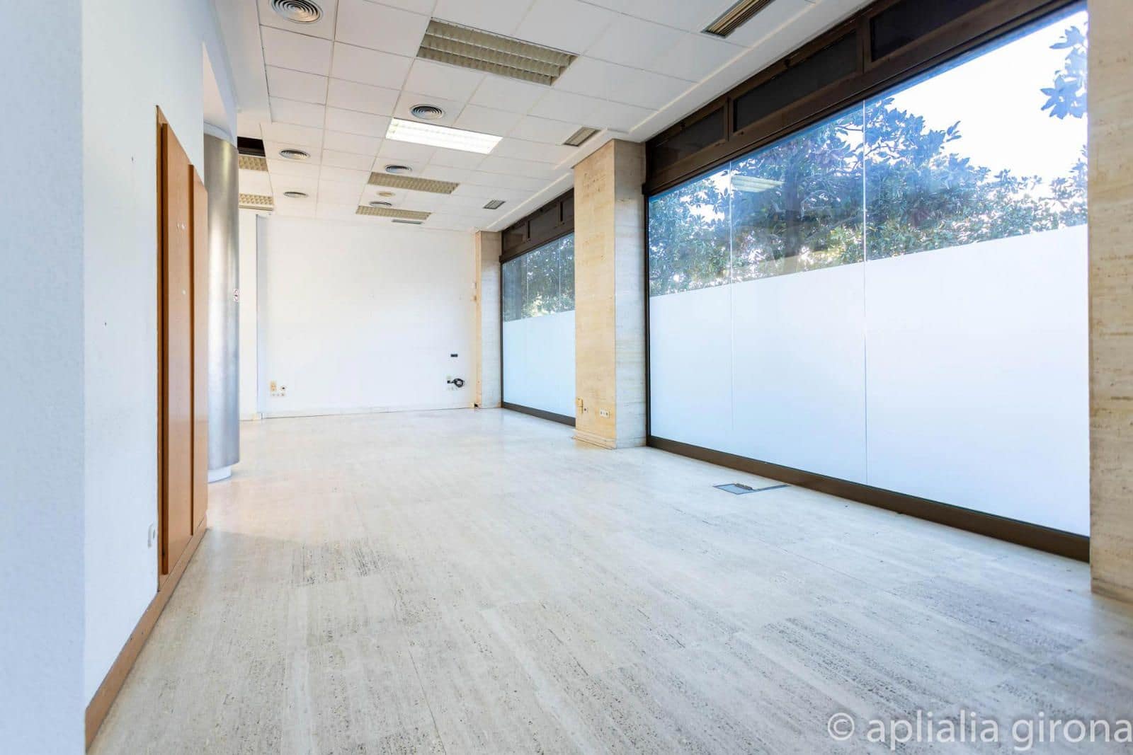 Erhverv til salg i Girona by - € 130.000 (Ref: 9452426)