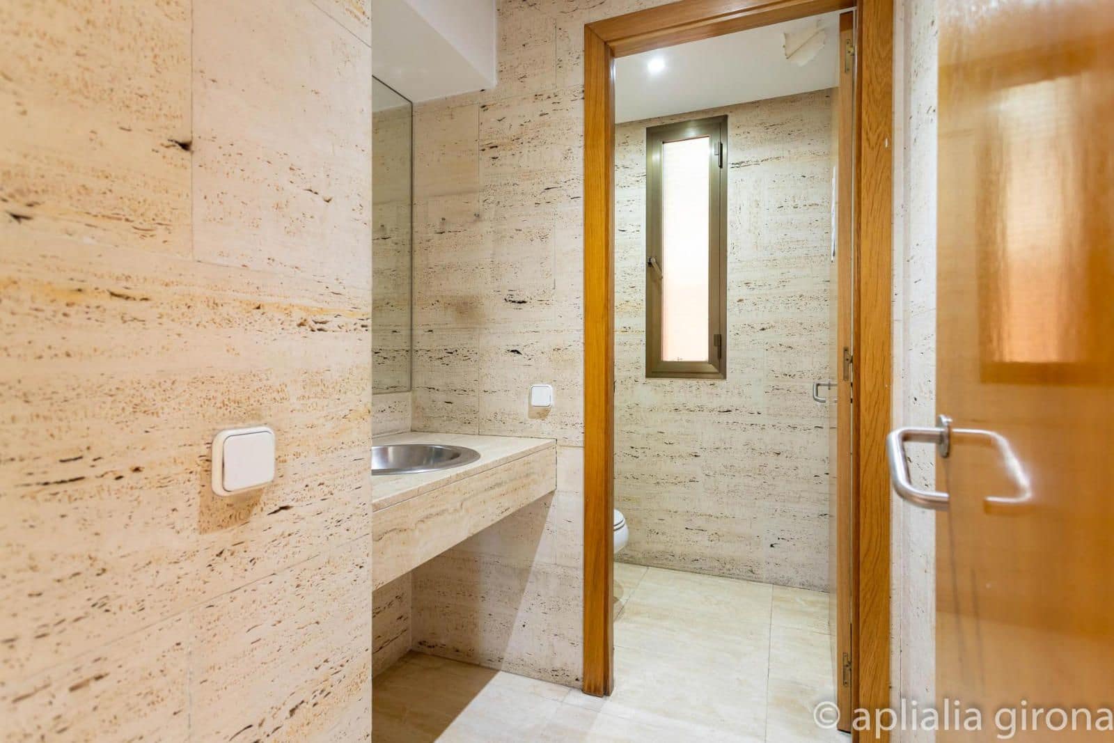 Erhverv til salg i Girona by - € 130.000 (Ref: 9452426)