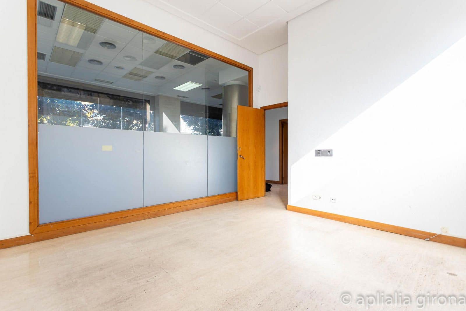 Erhverv til salg i Girona by - € 130.000 (Ref: 9452426)