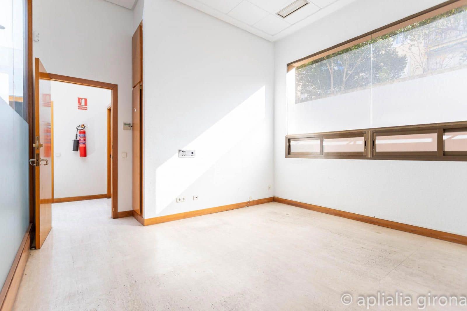 Erhverv til salg i Girona by - € 130.000 (Ref: 9452426)