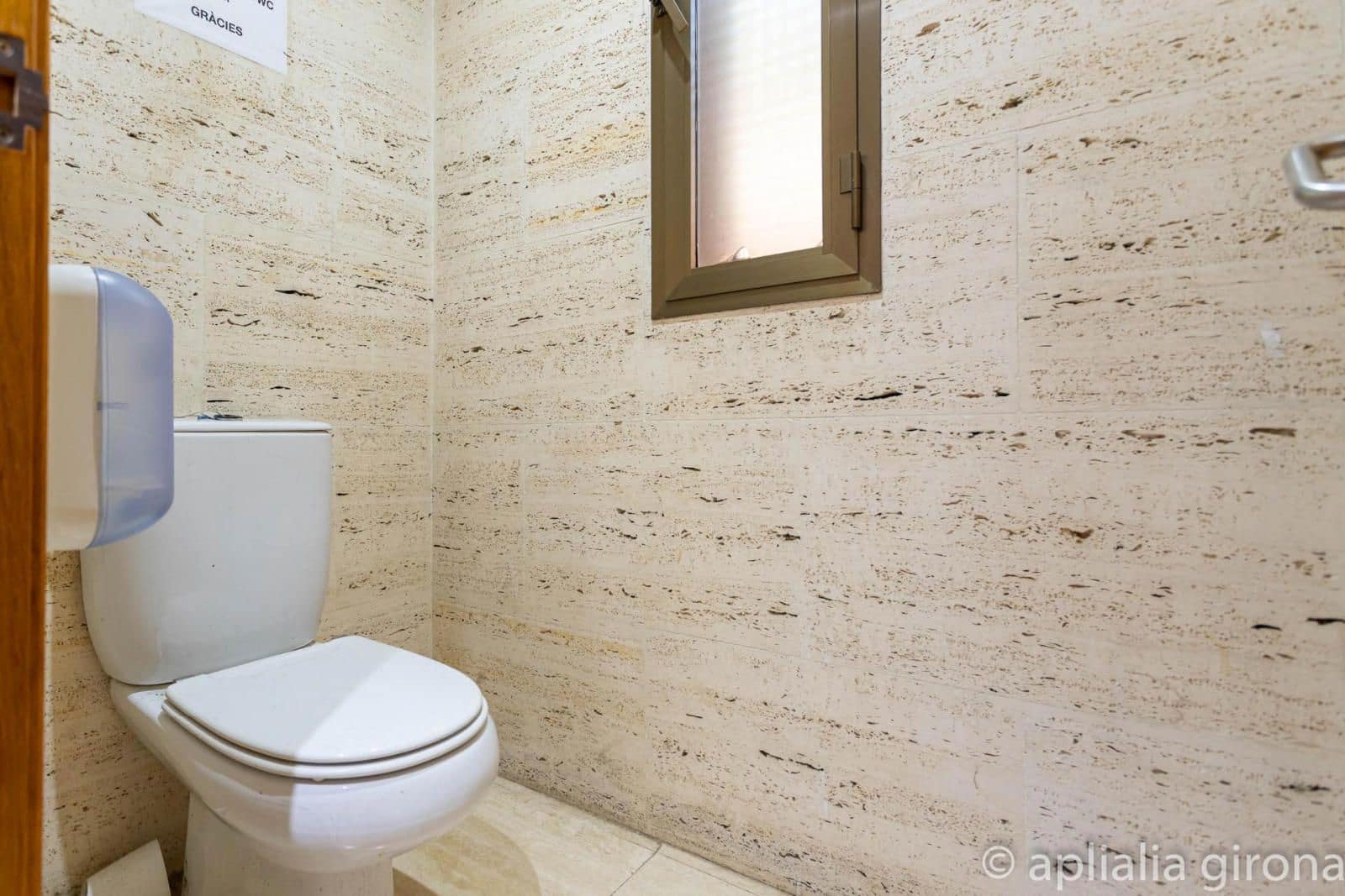 Erhverv til salg i Girona by - € 130.000 (Ref: 9452426)