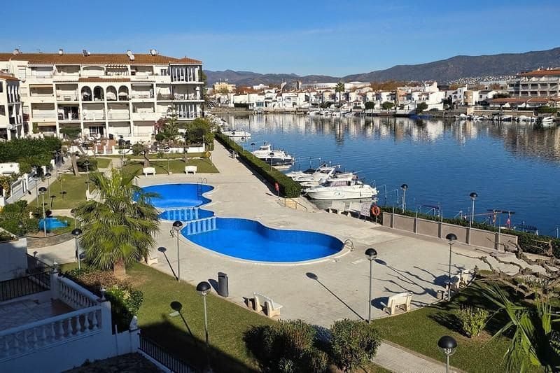 2 soveværelse Lejlighed til salg i Empuriabrava med swimmingpool garage - € 249.000 (Ref: 9458422)