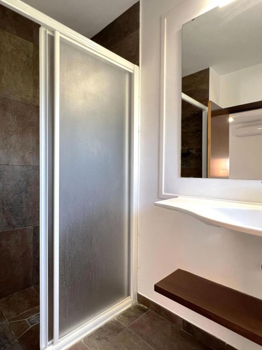 4 bedroom Villa for sale in Sant Pere Pescador with pool garage - € 495,000 (Ref: 9466098)