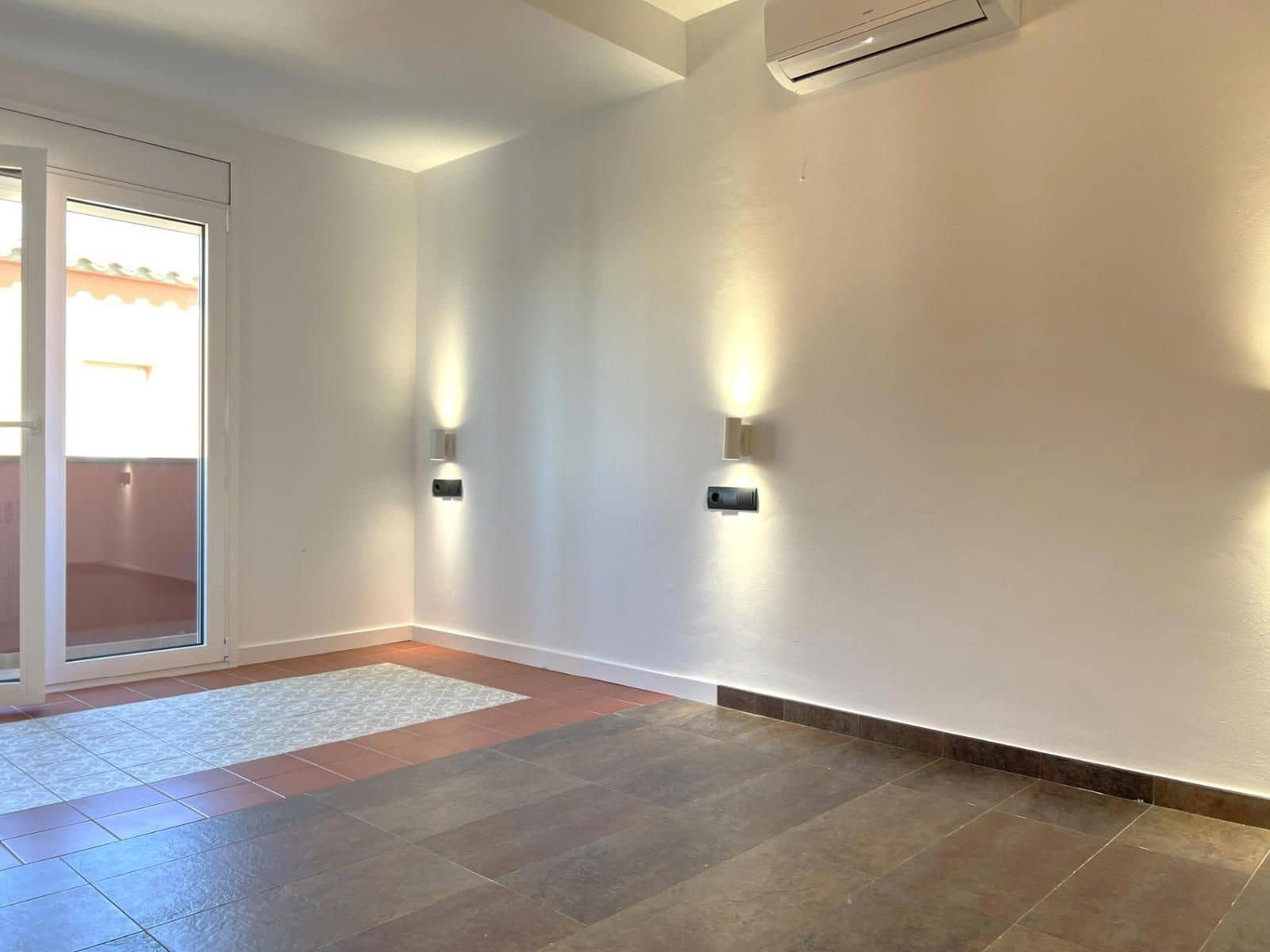 4 bedroom Villa for sale in Sant Pere Pescador with pool garage - € 495,000 (Ref: 9466098)