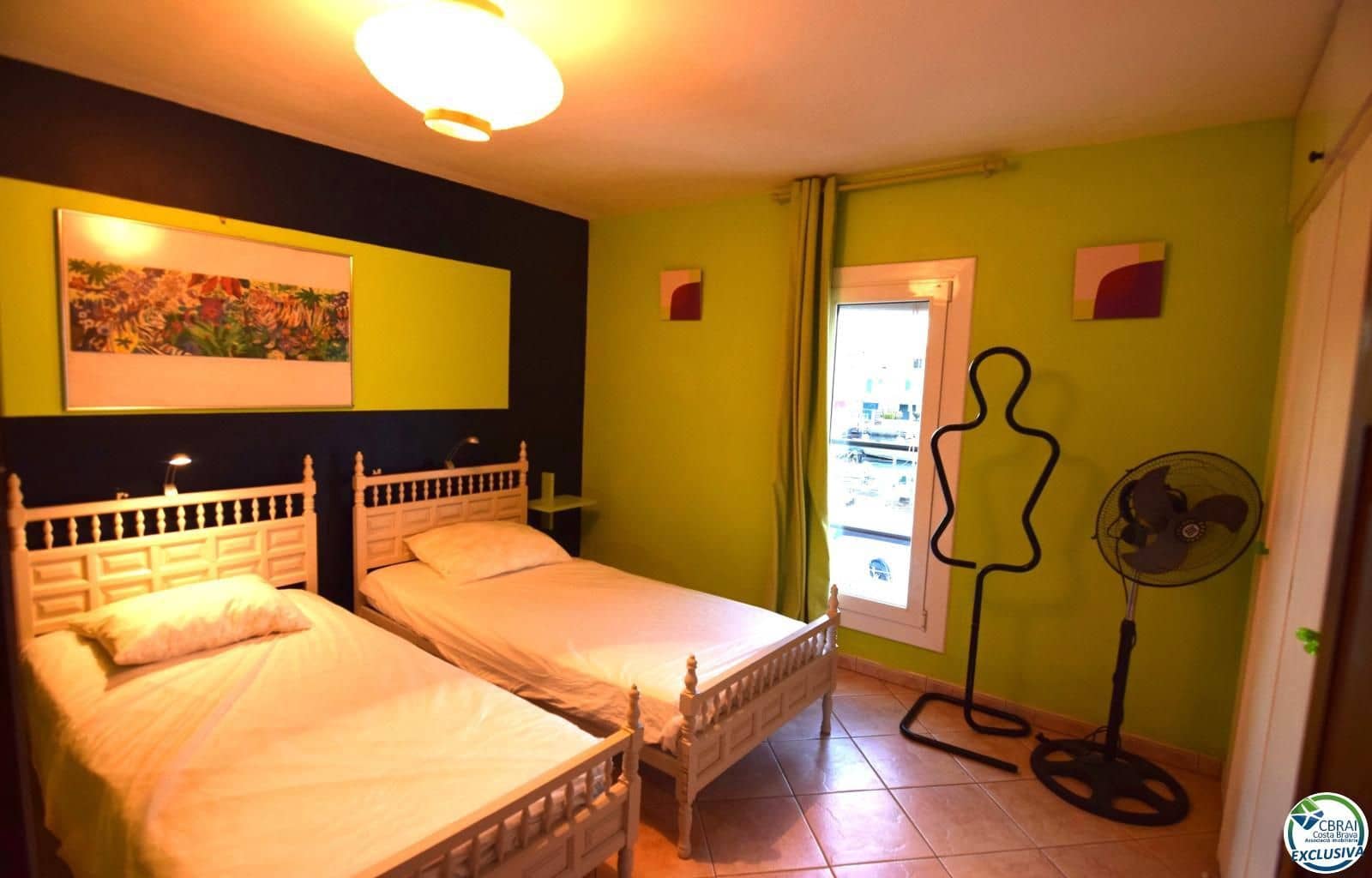 4 bedroom Villa for sale in Empuriabrava with garage - € 500,000 (Ref: 9495470)