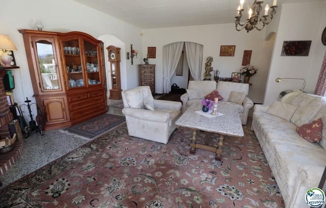 2 bedroom Villa for sale in Roses with garage - € 350,000 (Ref: 9497811)