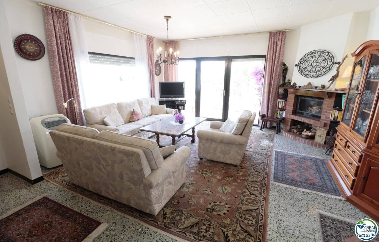 2 bedroom Villa for sale in Roses with garage - € 350,000 (Ref: 9497811)