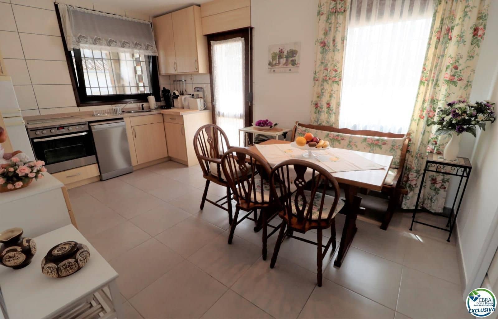 2 bedroom Villa for sale in Roses with garage - € 350,000 (Ref: 9497811)