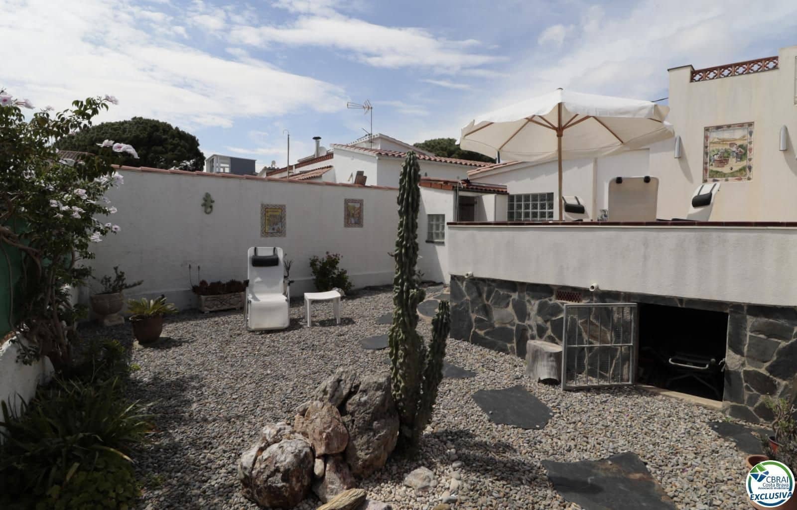 2 bedroom Villa for sale in Roses with garage - € 350,000 (Ref: 9497811)