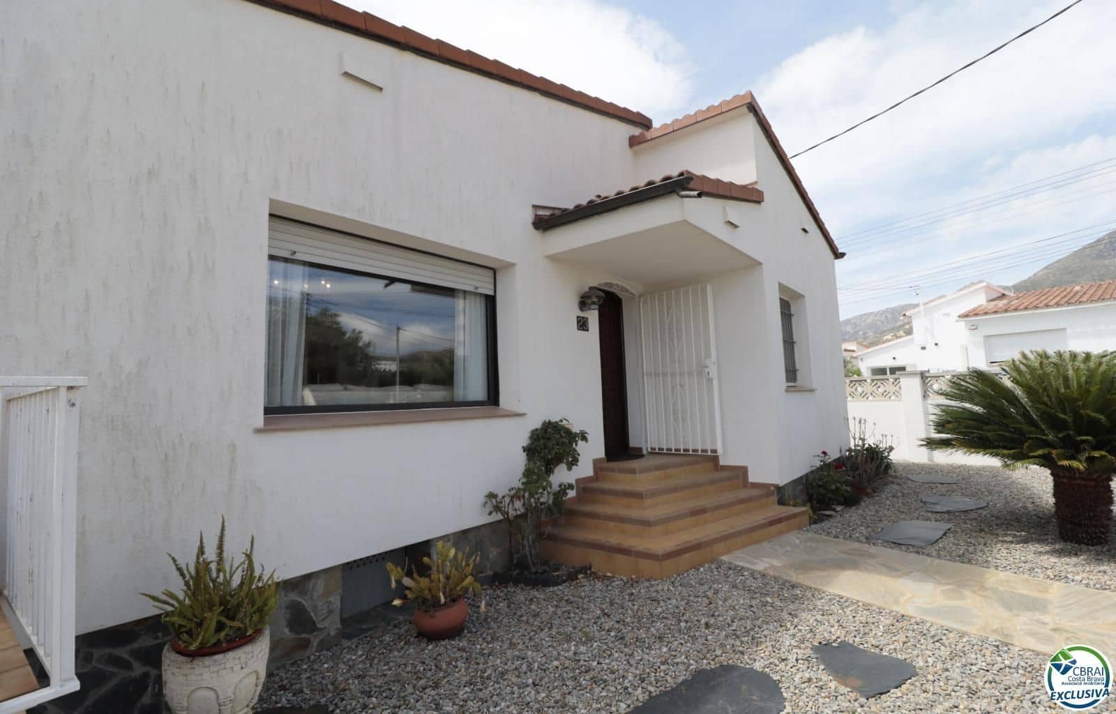 2 bedroom Villa for sale in Roses with garage - € 350,000 (Ref: 9497811)