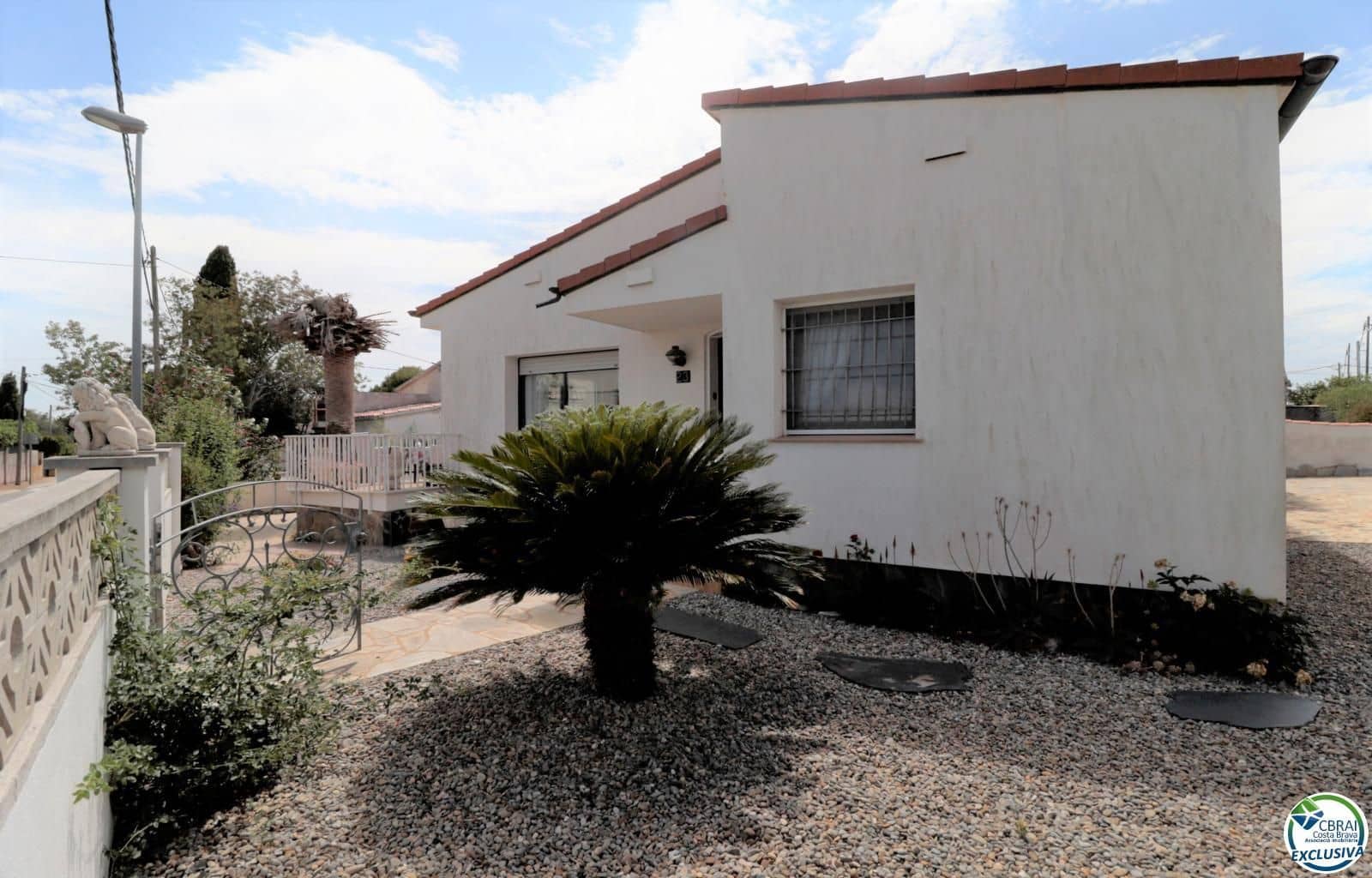 2 bedroom Villa for sale in Roses with garage - € 350,000 (Ref: 9497811)