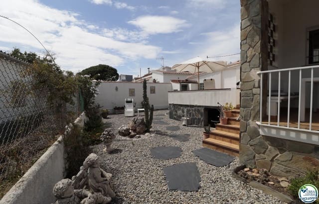 2 bedroom Villa for sale in Roses with garage - € 350,000 (Ref: 9497811)