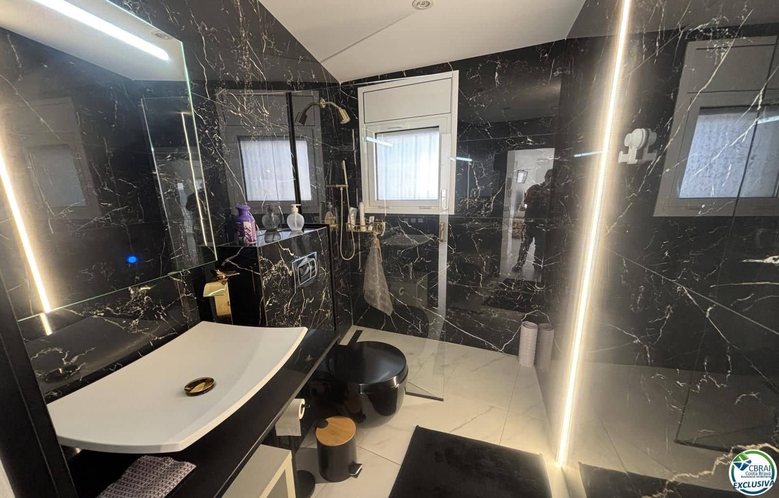 1 bedroom Flat for sale in Roses - € 215,000 (Ref: 9519141)