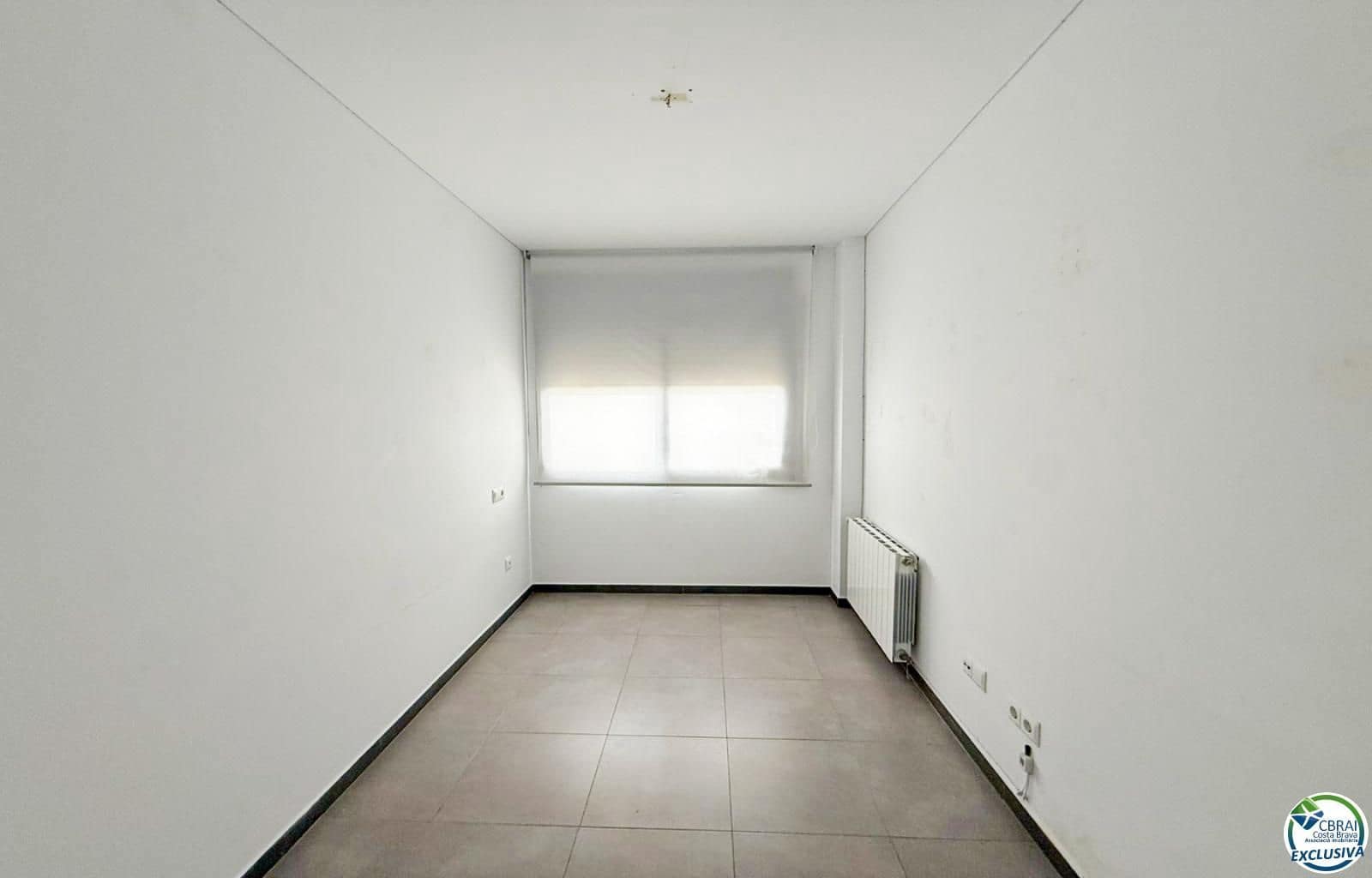 3 bedroom Flat for sale in Figueres with pool garage - € 275,000 (Ref: 9534075)