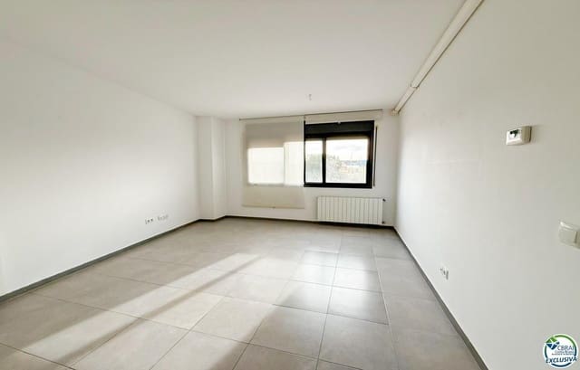 3 bedroom Flat for sale in Vilatenim, Figueres with pool garage - € 275,000 (Ref: 9534075)