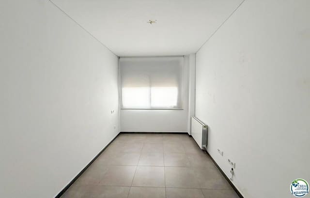 3 bedroom Flat for sale in Vilatenim, Figueres with pool garage - € 275,000 (Ref: 9534075)