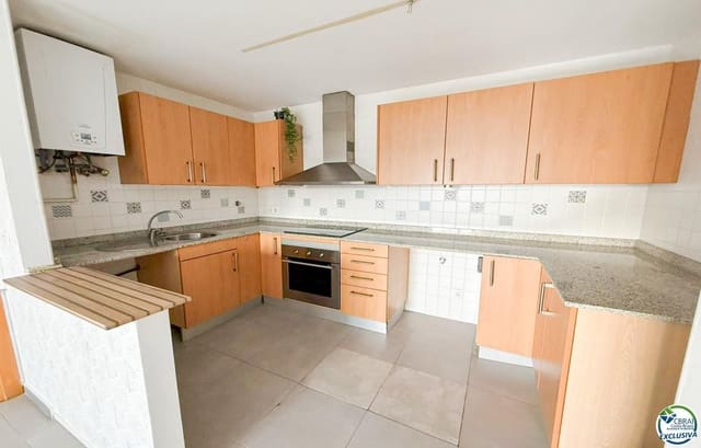 3 bedroom Flat for sale in Vilatenim, Figueres with pool garage - € 275,000 (Ref: 9534075)