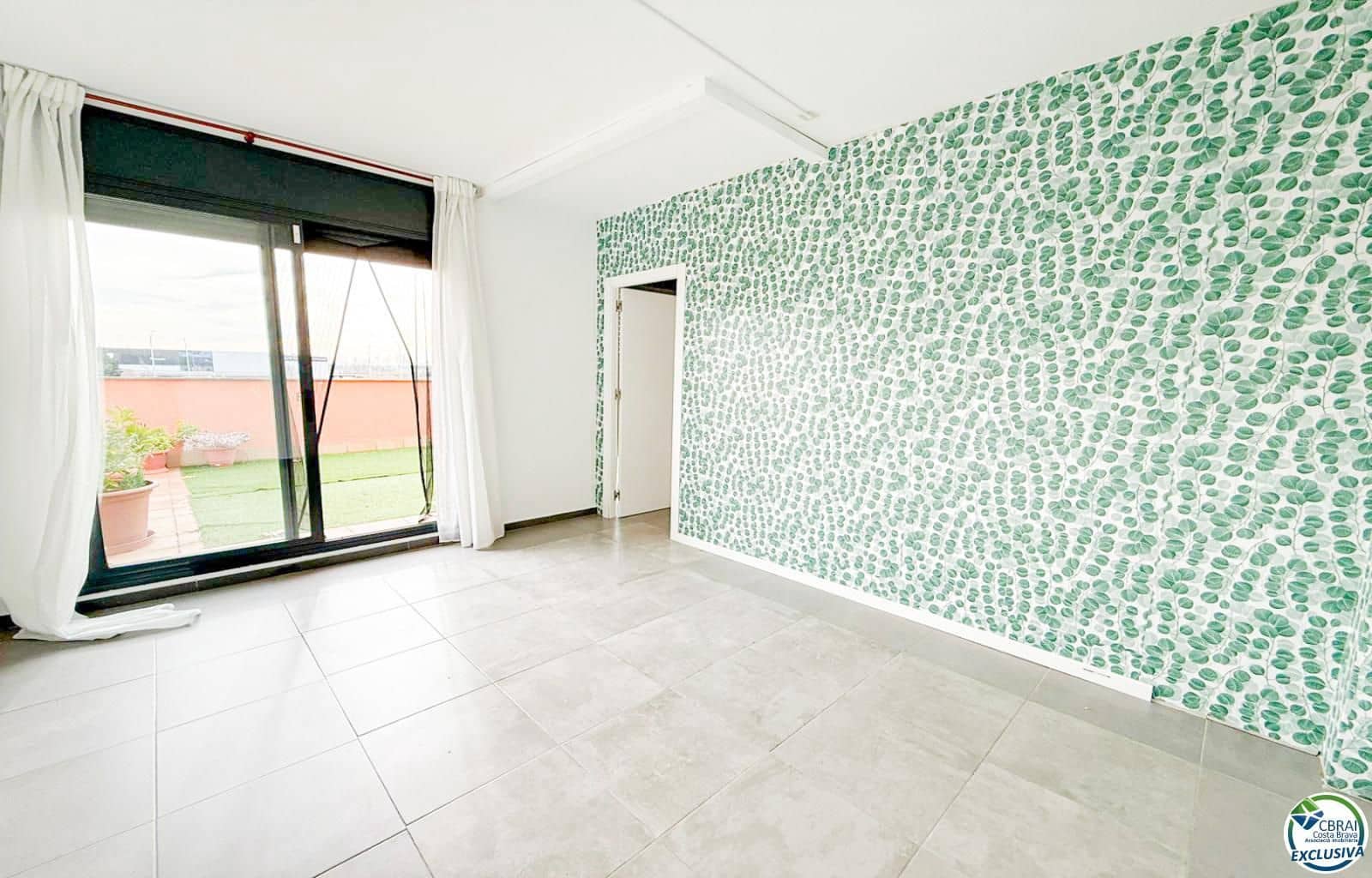 3 bedroom Flat for sale in Figueres with pool garage - € 275,000 (Ref: 9534075)