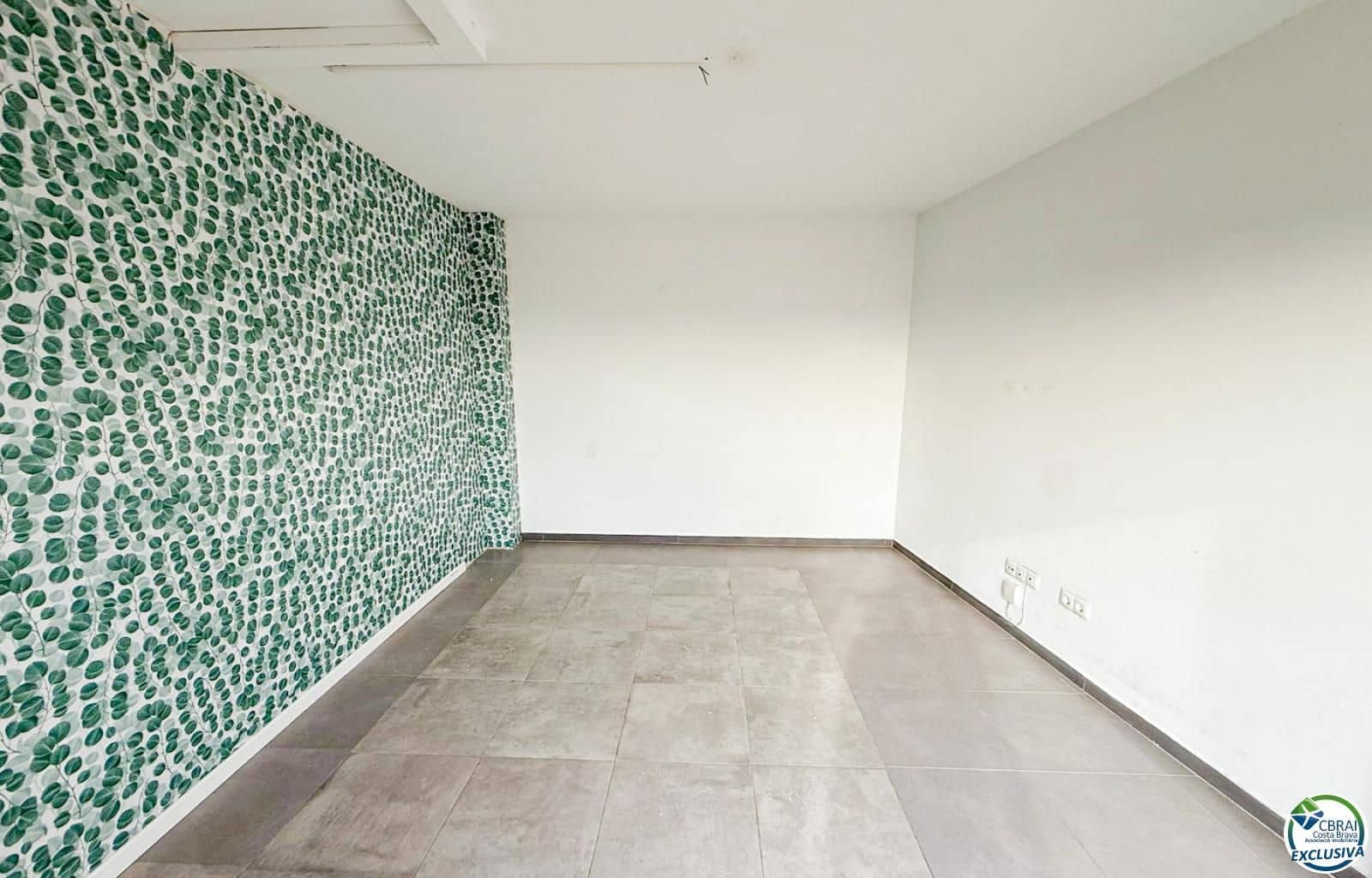 3 bedroom Flat for sale in Figueres with pool garage - € 275,000 (Ref: 9534075)