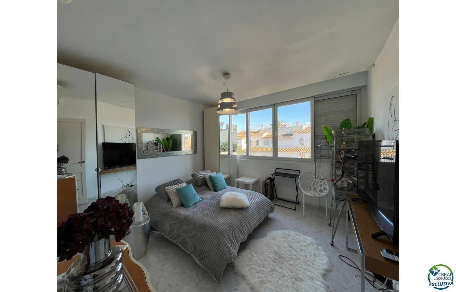 3 soveværelse Byhus til salg i Empuriabrava med swimmingpool garage - € 595.000 (Ref: 9536305)