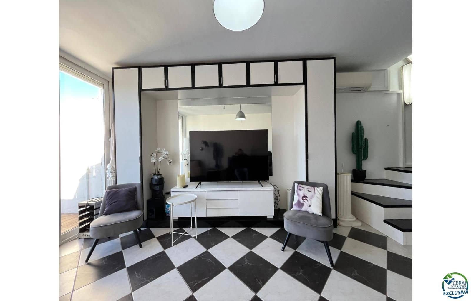 3 soveværelse Byhus til salg i Empuriabrava med swimmingpool garage - € 595.000 (Ref: 9536305)