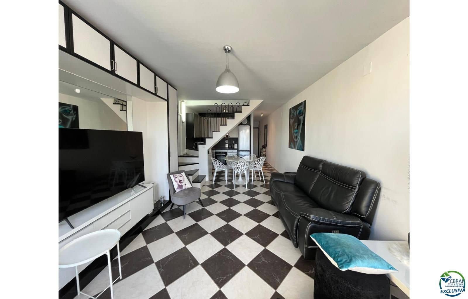 3 soveværelse Byhus til salg i Empuriabrava med swimmingpool garage - € 595.000 (Ref: 9536305)