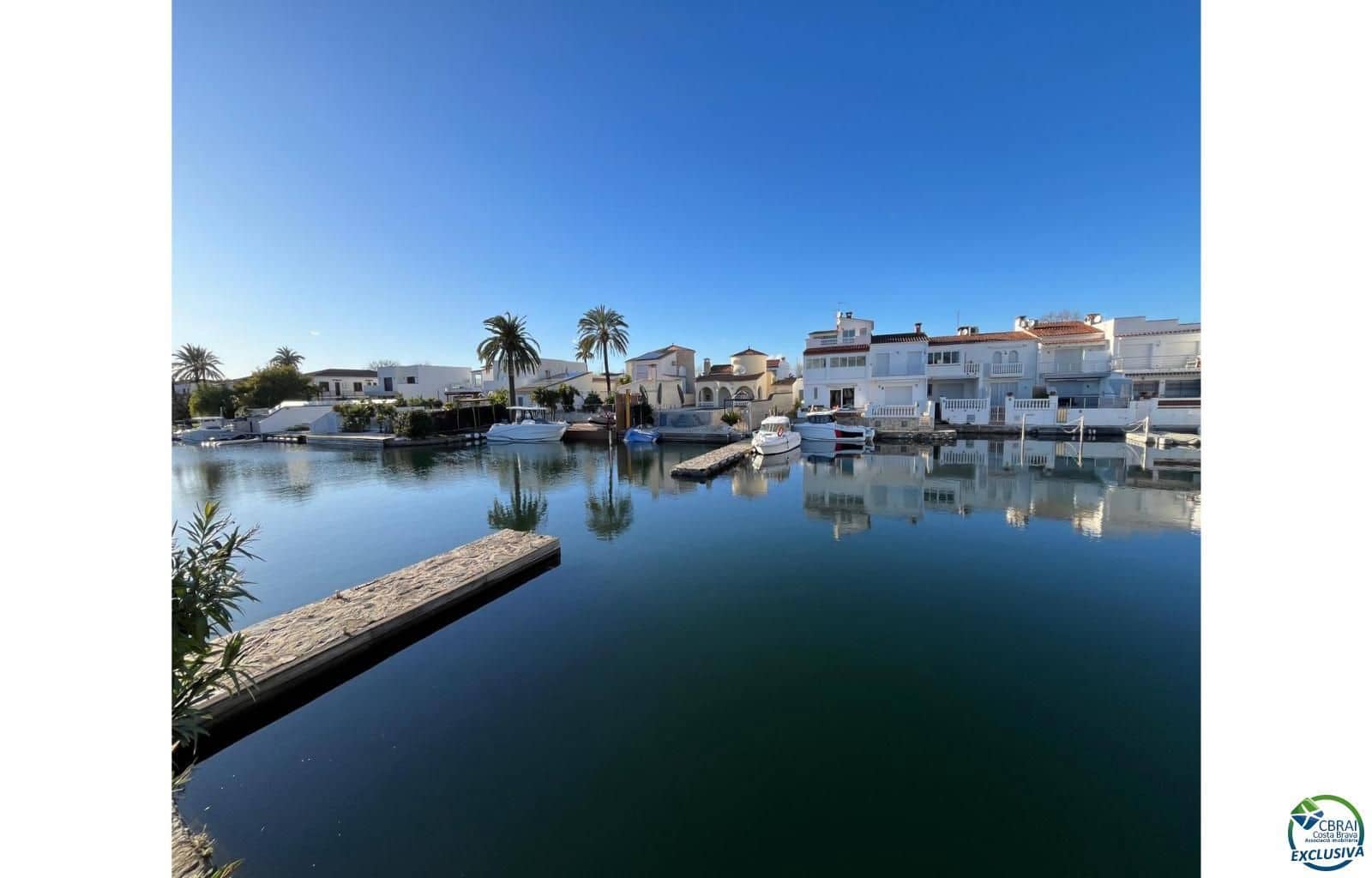 3 soveværelse Byhus til salg i Empuriabrava med swimmingpool garage - € 595.000 (Ref: 9536305)