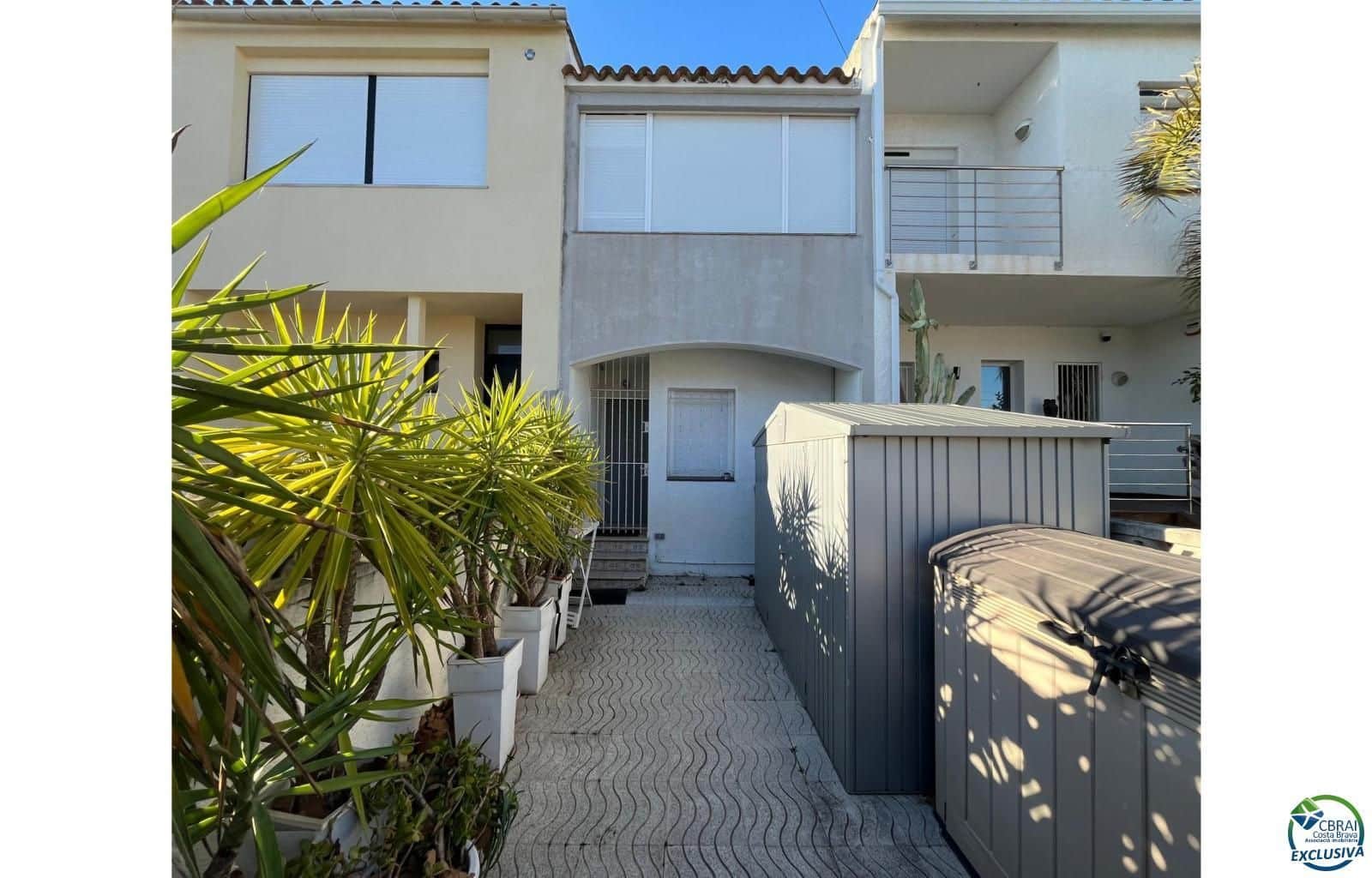 3 soveværelse Byhus til salg i Empuriabrava med swimmingpool garage - € 595.000 (Ref: 9536305)