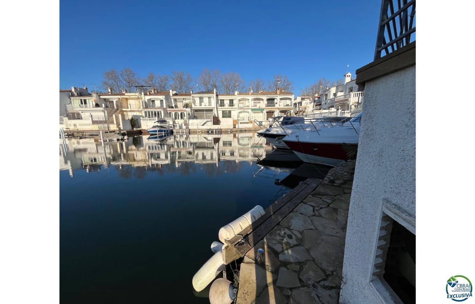 3 soveværelse Byhus til salg i Empuriabrava med swimmingpool garage - € 595.000 (Ref: 9536305)