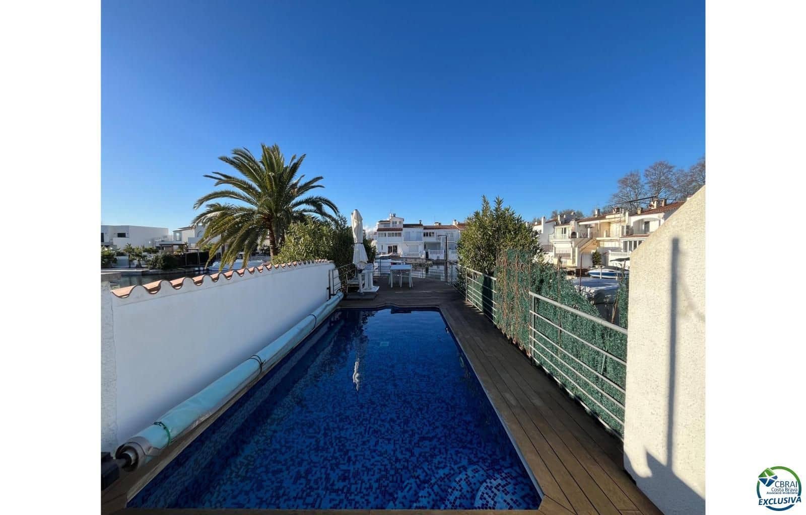 3 soveværelse Byhus til salg i Empuriabrava med swimmingpool garage - € 595.000 (Ref: 9536305)