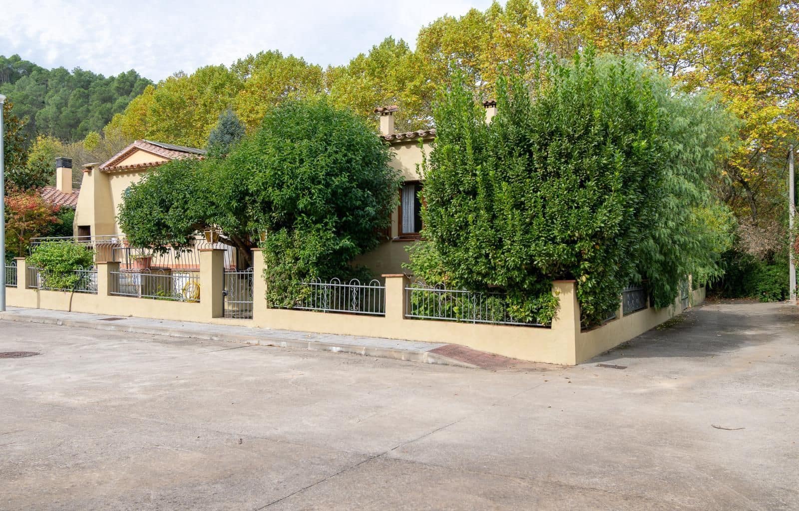 4 bedroom Villa for sale in Sant Llorenc de la Muga with garage - € 385,000 (Ref: 9548628)