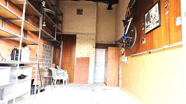 Autotalli myytävänä paikassa Roses - 36 000 € (Ref: 9565719)