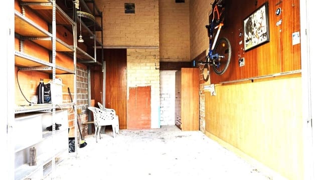 Autotalli myytävänä paikassa Roses - 36 000 € (Ref: 9565719)