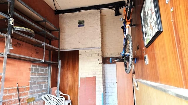 Autotalli myytävänä paikassa Roses - 36 000 € (Ref: 9565719)