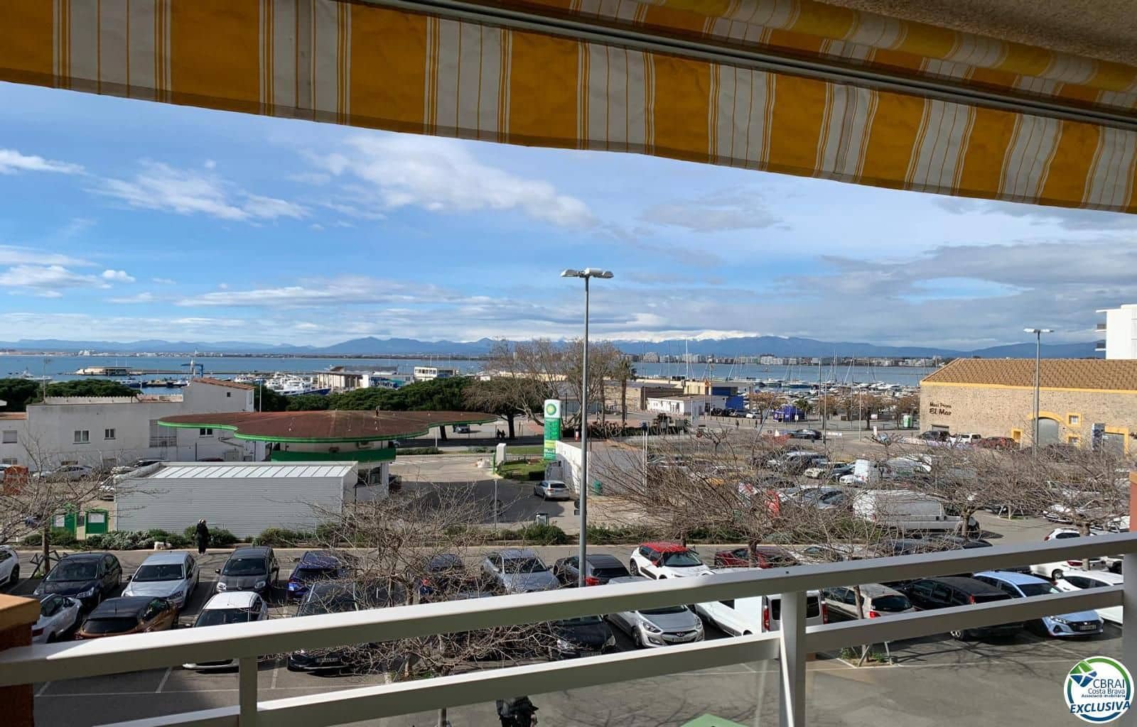 2 bedroom Flat for sale in Roses - € 265,000 (Ref: 9591666)