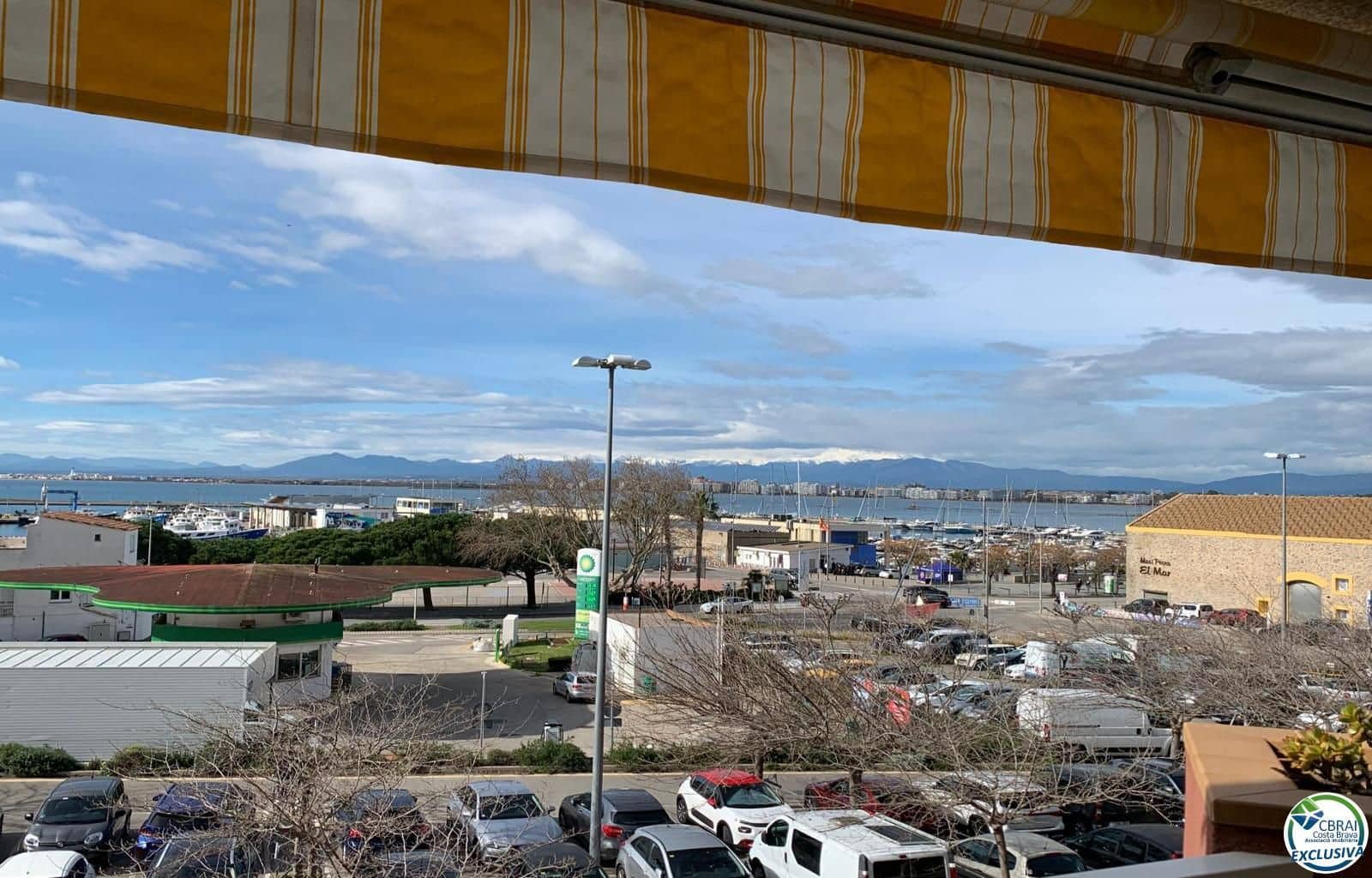 2 bedroom Flat for sale in Roses - € 265,000 (Ref: 9591666)