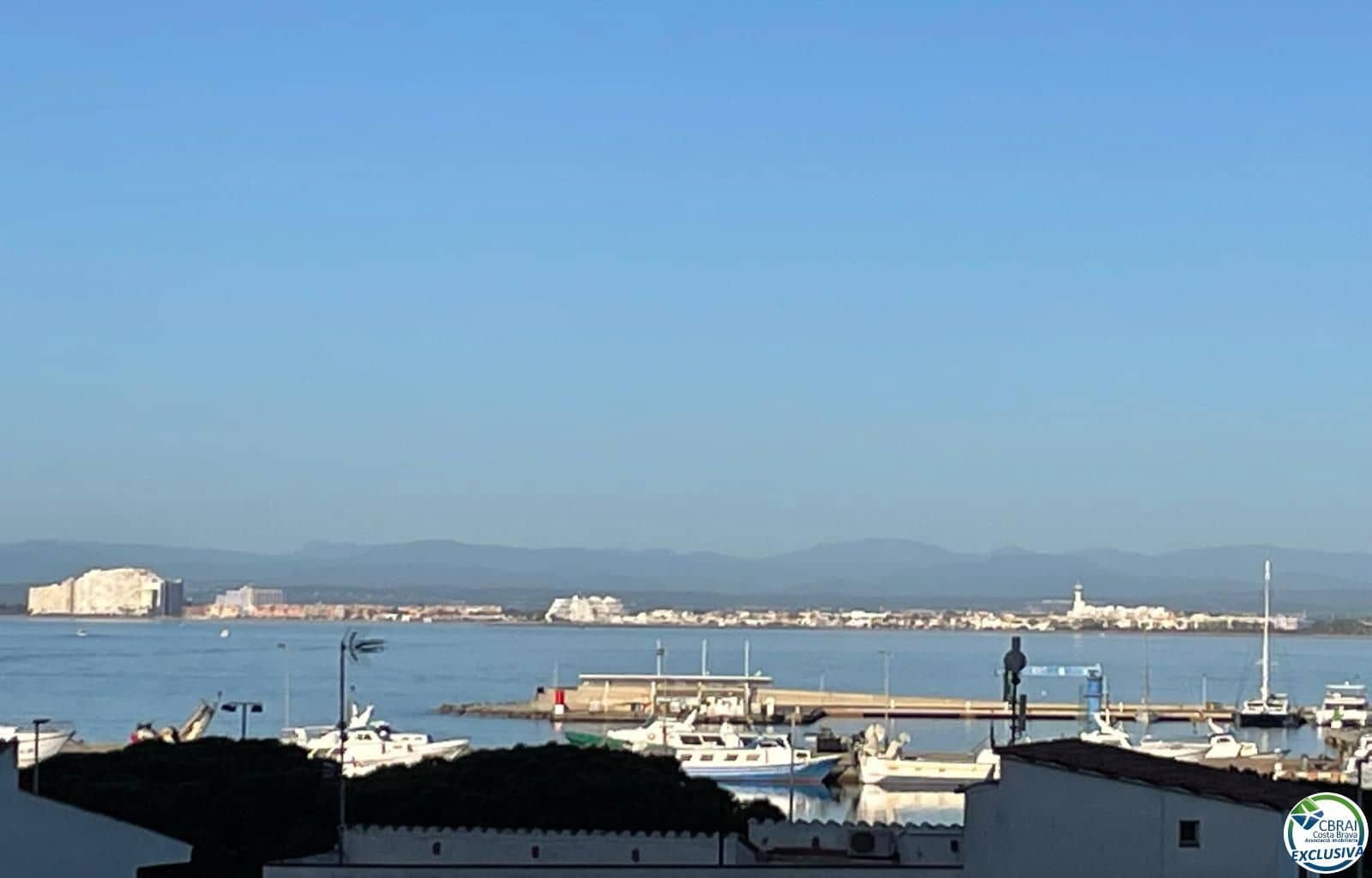 2 bedroom Flat for sale in Roses - € 265,000 (Ref: 9591666)