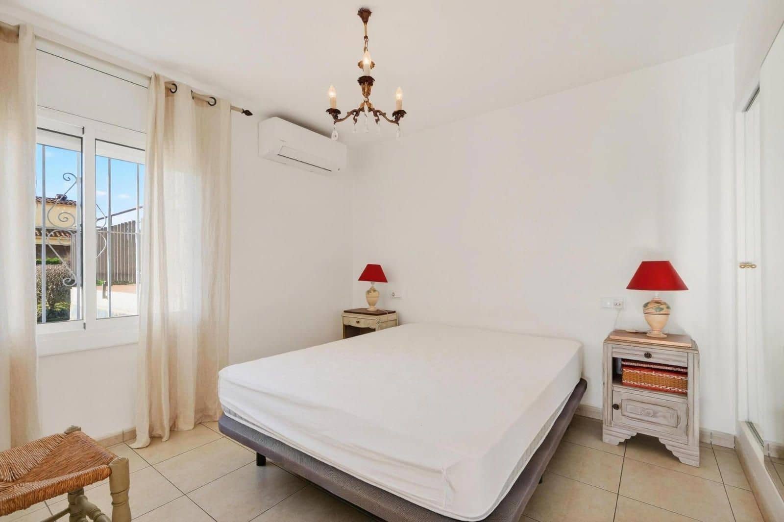 Piso de 2 habitaciones en Roses en venta con garaje - 175.000 € (Ref: 9605534)