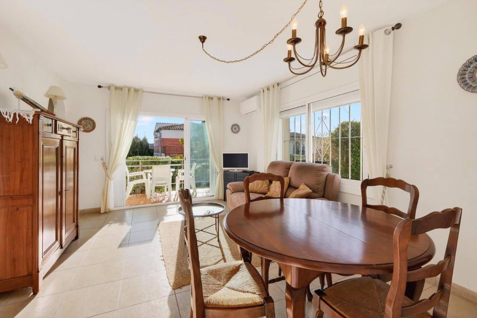 Piso de 2 habitaciones en Roses en venta con garaje - 175.000 € (Ref: 9605534)