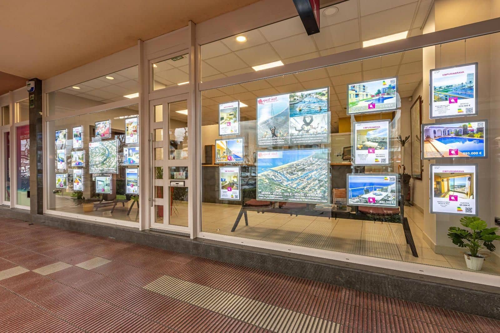 Piso de 2 habitaciones en Roses en venta con garaje - 175.000 € (Ref: 9605534)