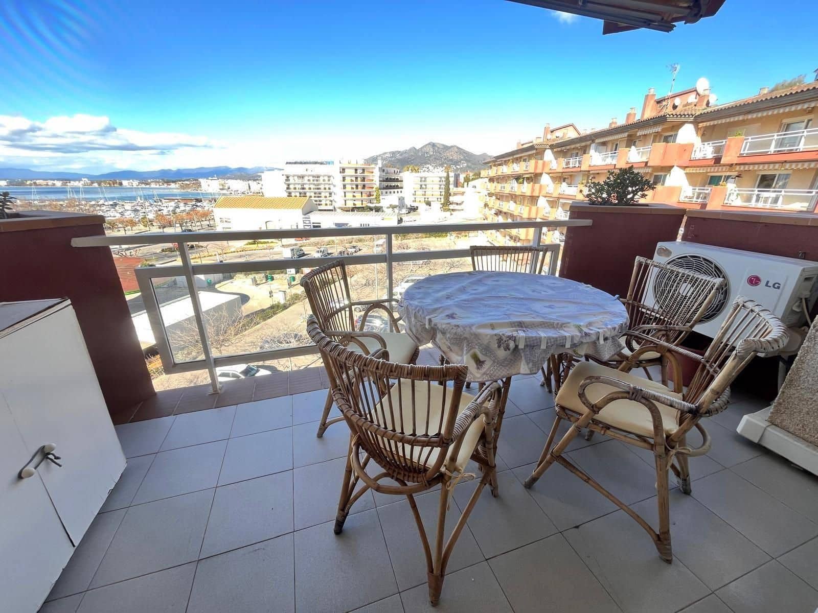 2 soveværelse Lejlighed til salg i Roses med garage - € 285.000 (Ref: 9610027)