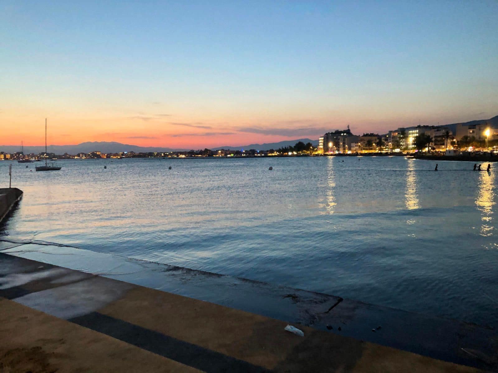 2 soveværelse Lejlighed til salg i Roses med garage - € 285.000 (Ref: 9610027)