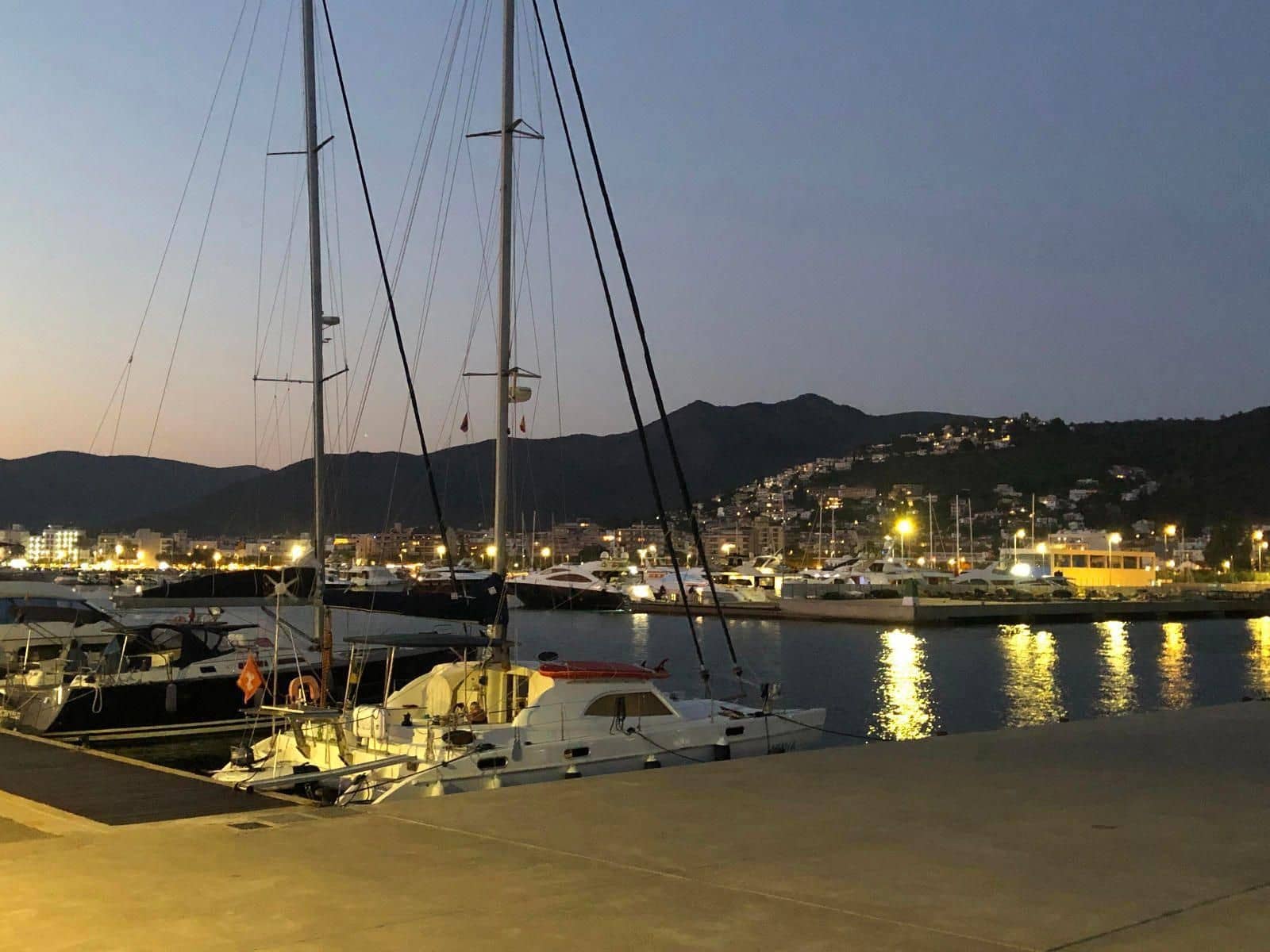 2 soveværelse Lejlighed til salg i Roses med garage - € 285.000 (Ref: 9610027)