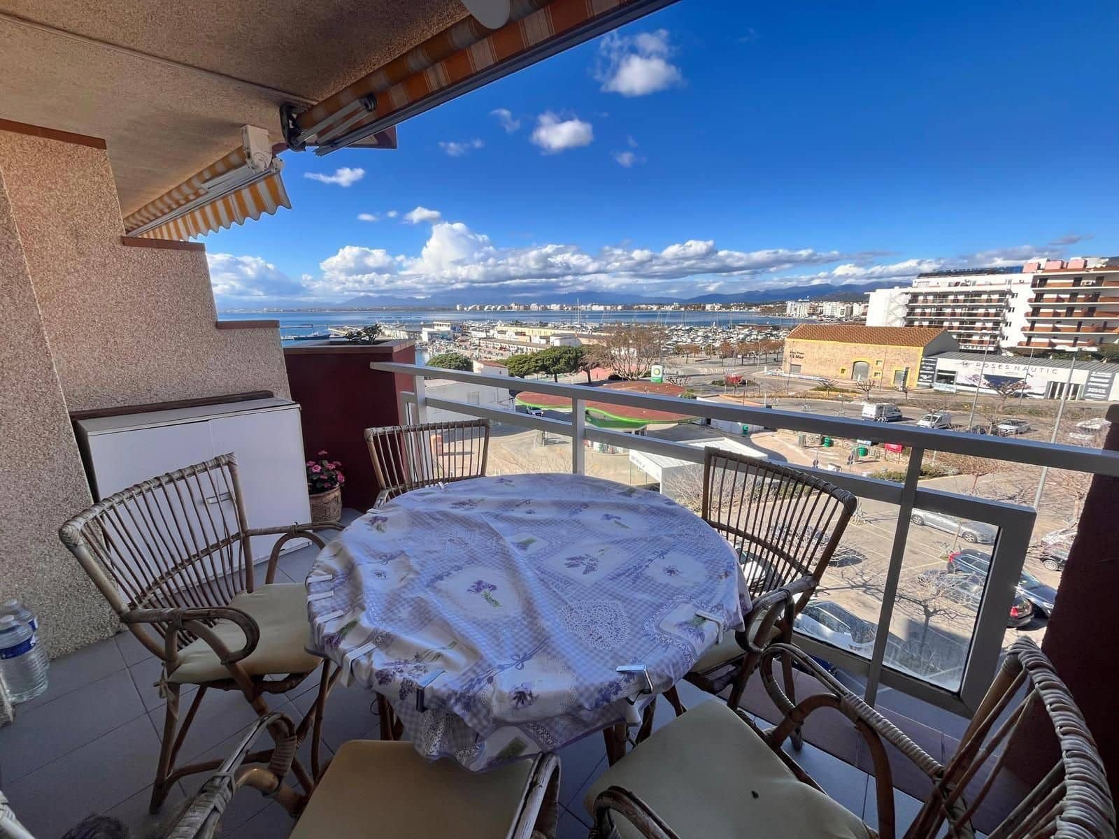 2 soveværelse Lejlighed til salg i Roses med garage - € 285.000 (Ref: 9610027)