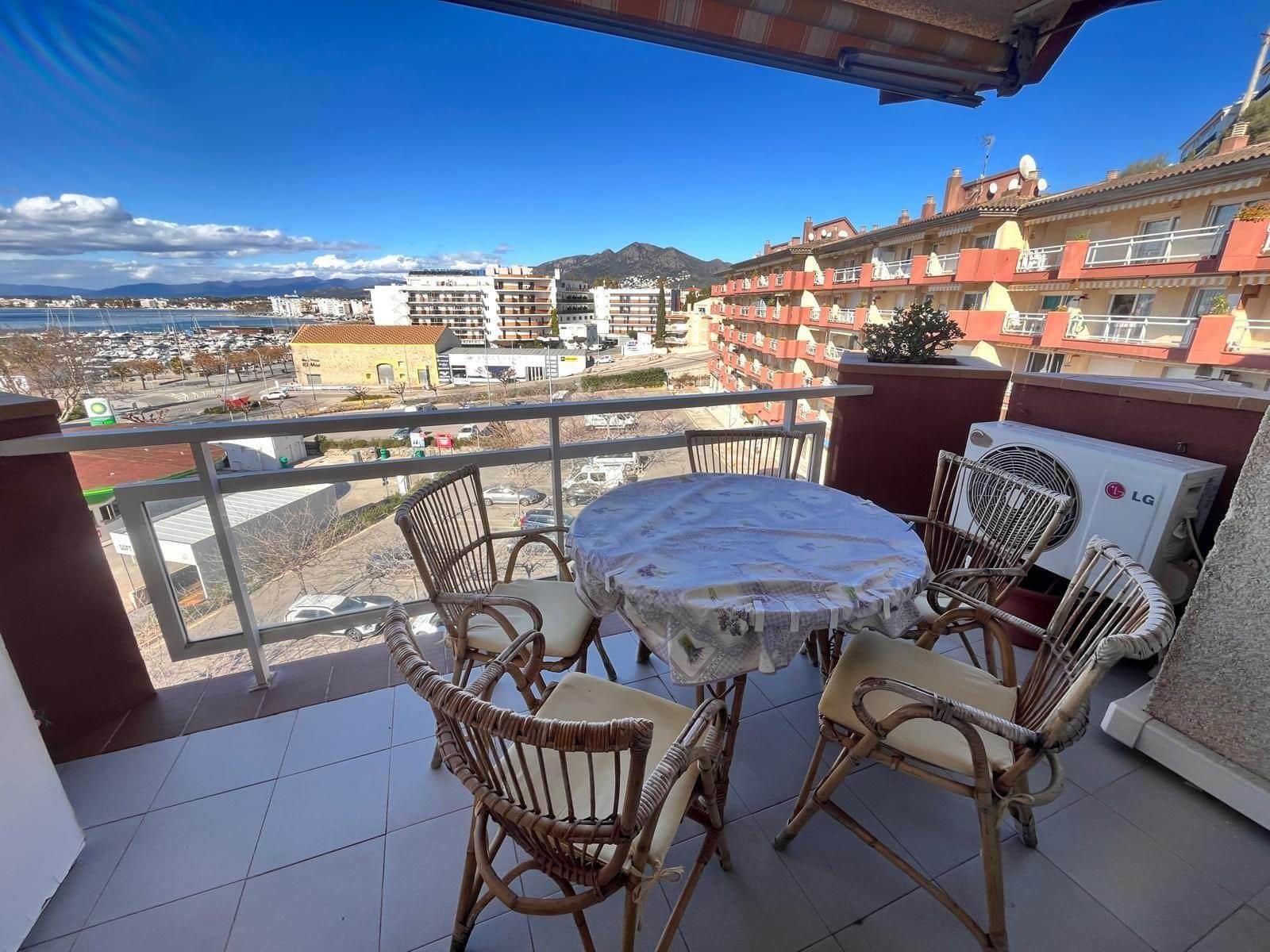 2 soveværelse Lejlighed til salg i Roses med garage - € 285.000 (Ref: 9610027)