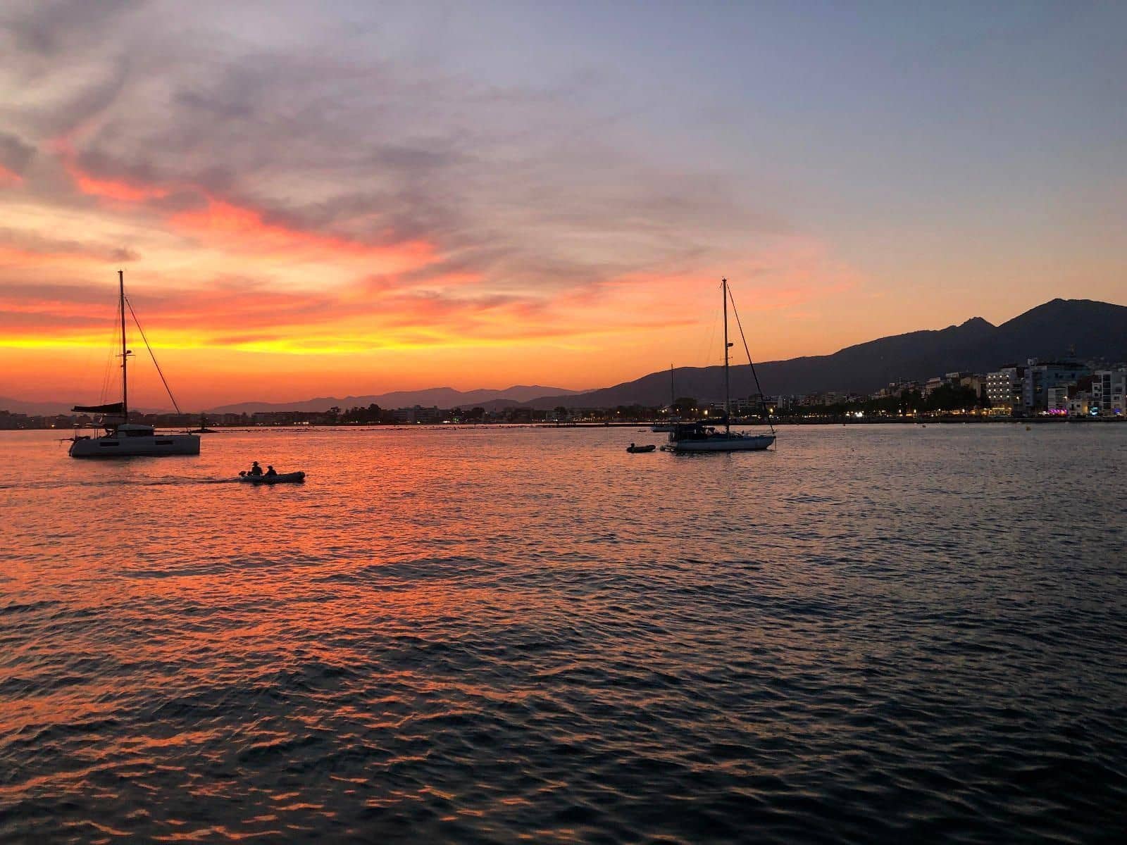 2 soveværelse Lejlighed til salg i Roses med garage - € 285.000 (Ref: 9610027)