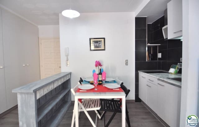 Flat for sale in Santa Margarida, Roses with pool - € 118,000 (Ref: 9642840)