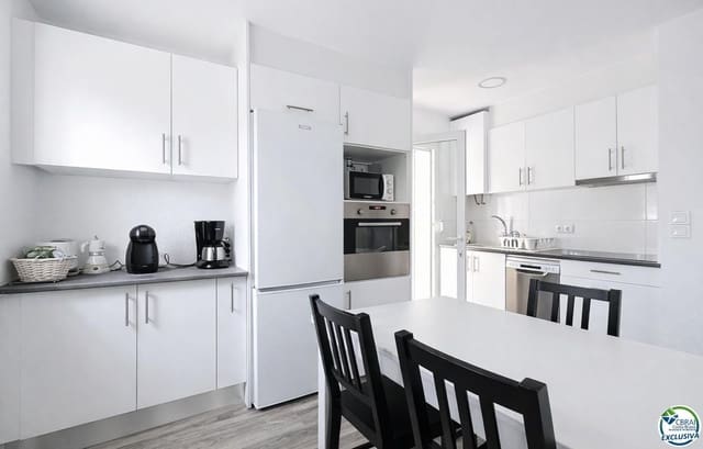 4 chambre Villa/Maison à vendre à Empuriabrava, Castelló d'Empúries avec garage - 369 000 € (Ref: 9649923)