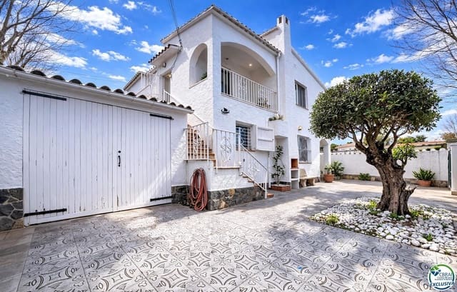4 chambre Villa/Maison à vendre à Empuriabrava, Castelló d'Empúries avec garage - 369 000 € (Ref: 9649923)