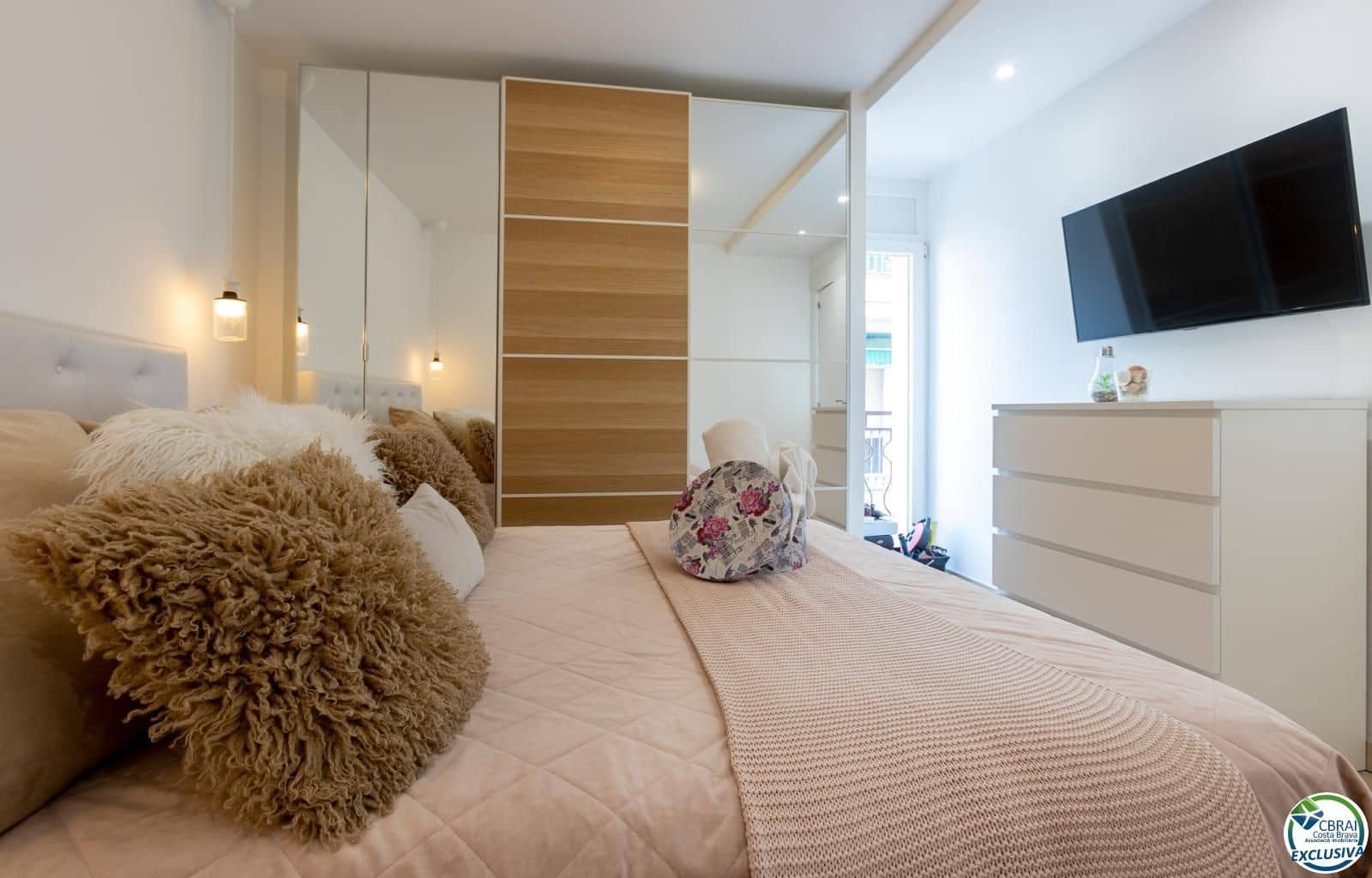 3 bedroom Flat for sale in Roses - € 295,000 (Ref: 9674791)